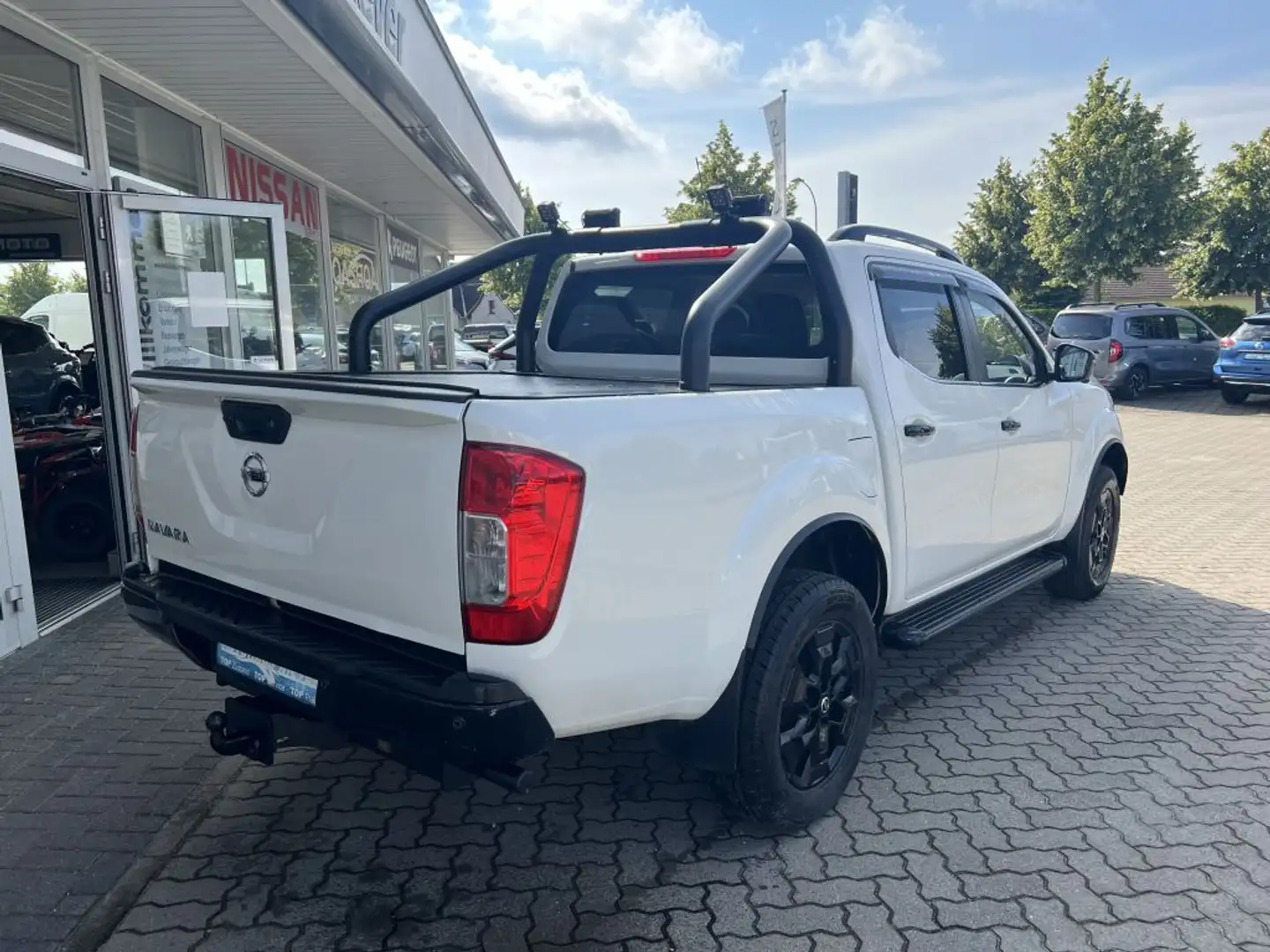 Nissan Navara DC 4x4 Autm. N-Guard LED Rollcover Navi Wit - 2