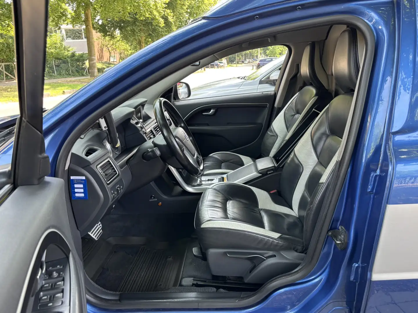 Volvo V70 NILSSON D5 AWD 275pk Grijs kenteken service wagen Bleu - 2