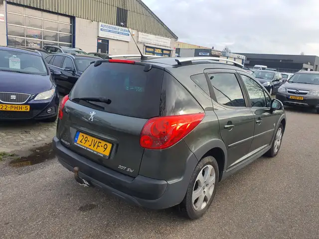 Peugeot 207 SW view 3