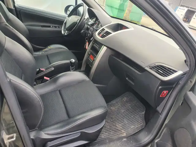 Peugeot 207 SW view 12