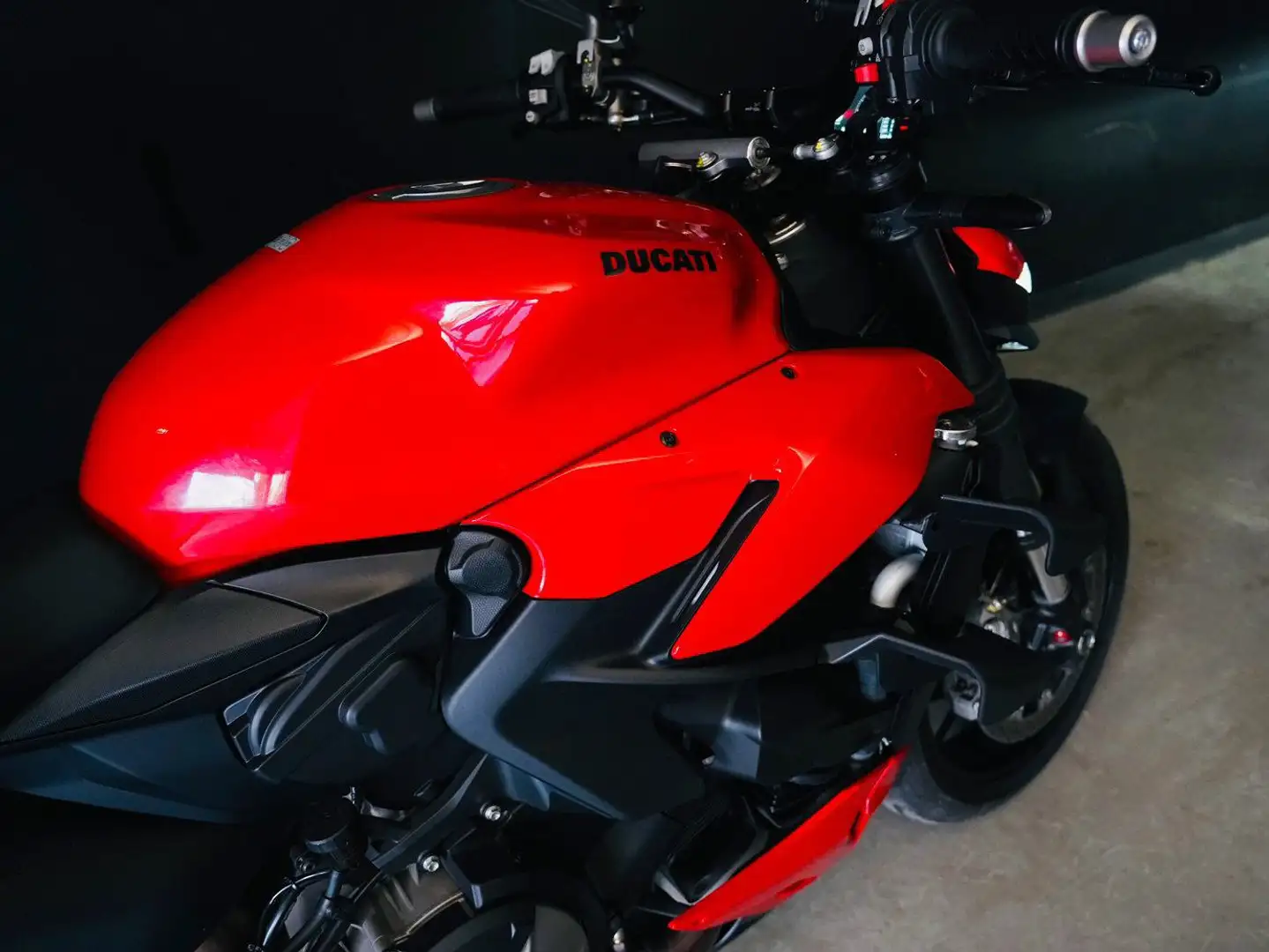 Ducati Streetfighter V2 Czerwony - 2