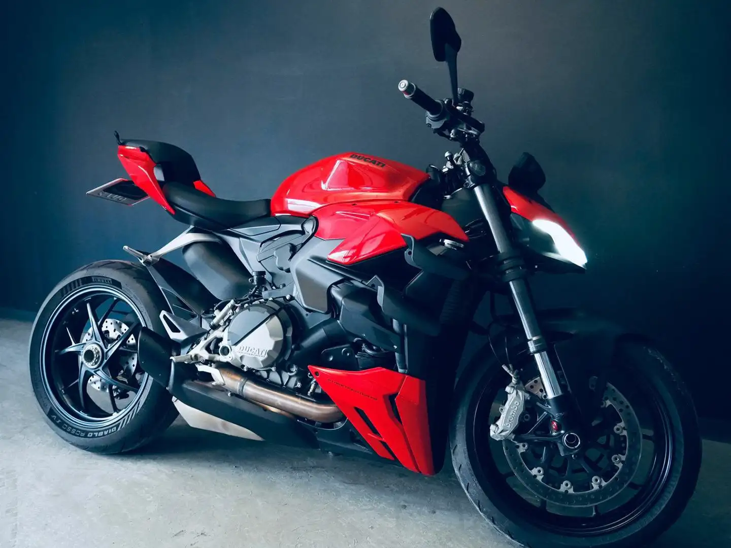 Ducati Streetfighter V2 Czerwony - 1