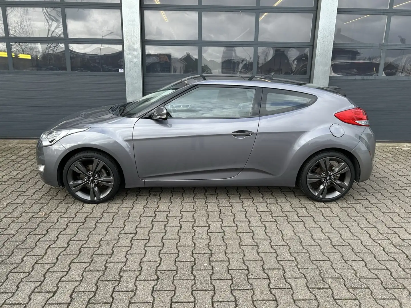 Hyundai VELOSTER 1.6 GDI 140pk i-Vision Grau - 2