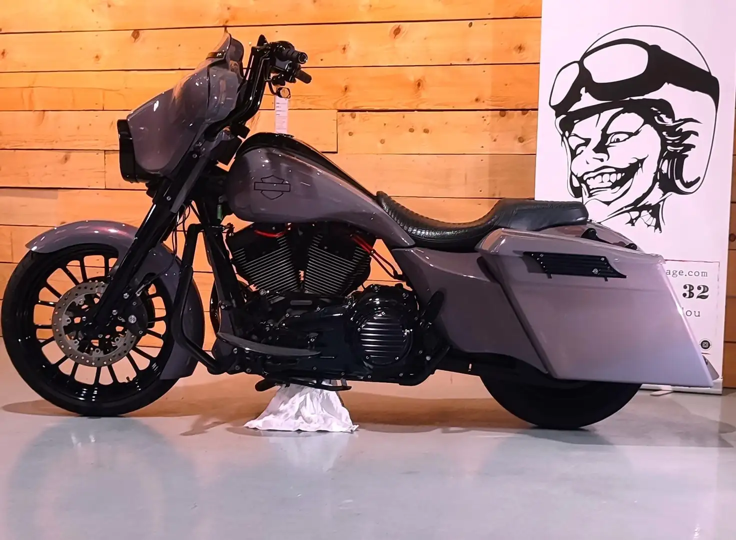 Harley-Davidson Electra Glide Bagger Gri - 1