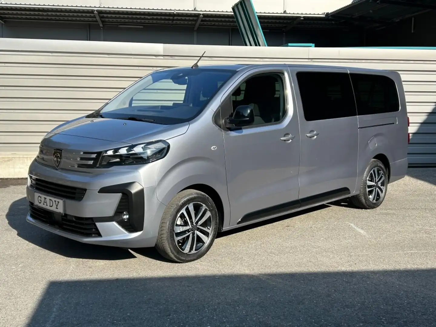 Peugeot Traveller Business BlueHDi 180 Lang EAT8 Grau - 2