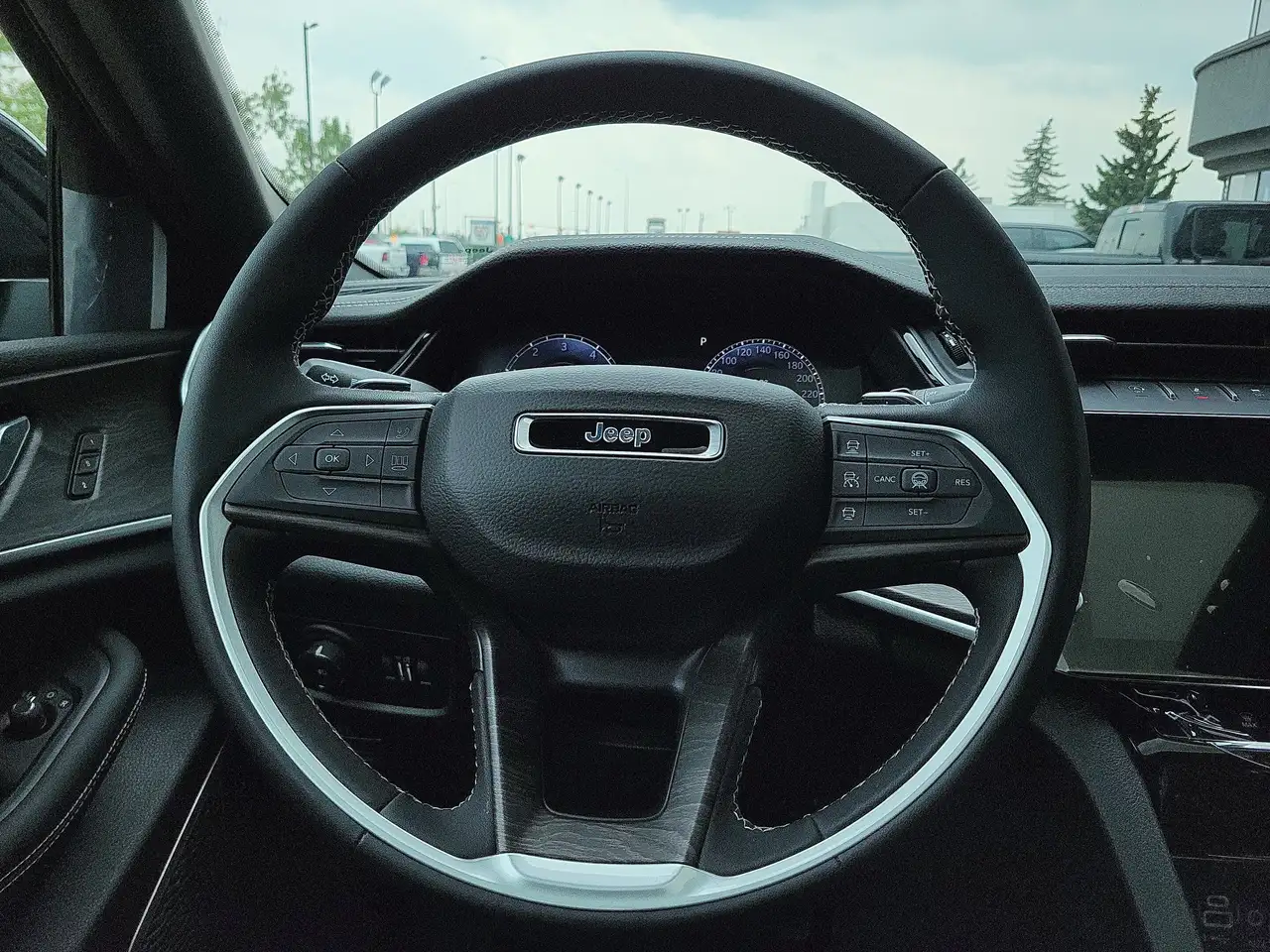 Jeep Grand Cherokee photo Jeep Grand Cherokee