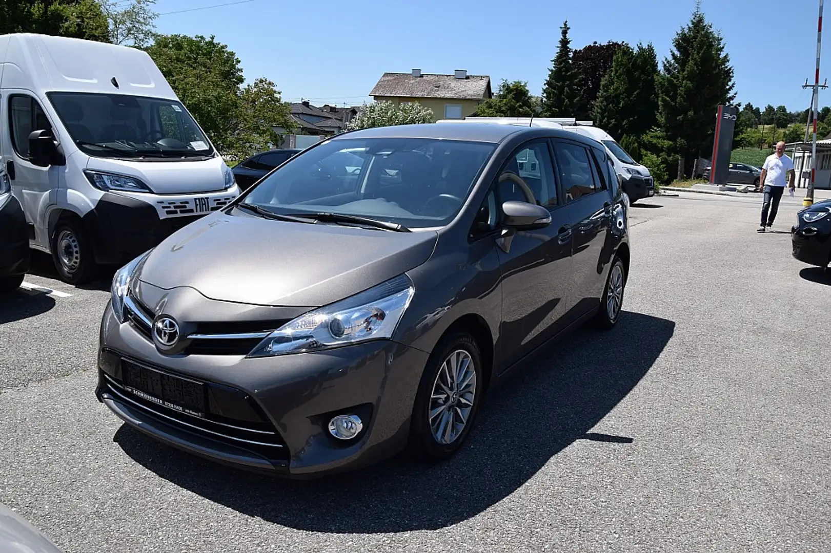 Toyota Verso 1,6 D-4D Edition 45 Grau - 1
