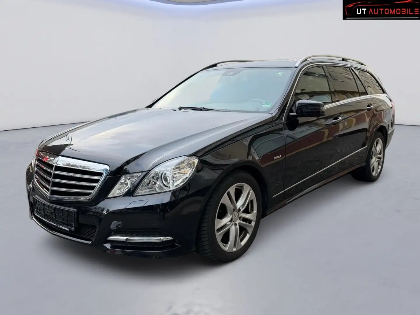Mercedes-Benz E 220 T-Modell CDI BlueEfficiency Schwarz - 1