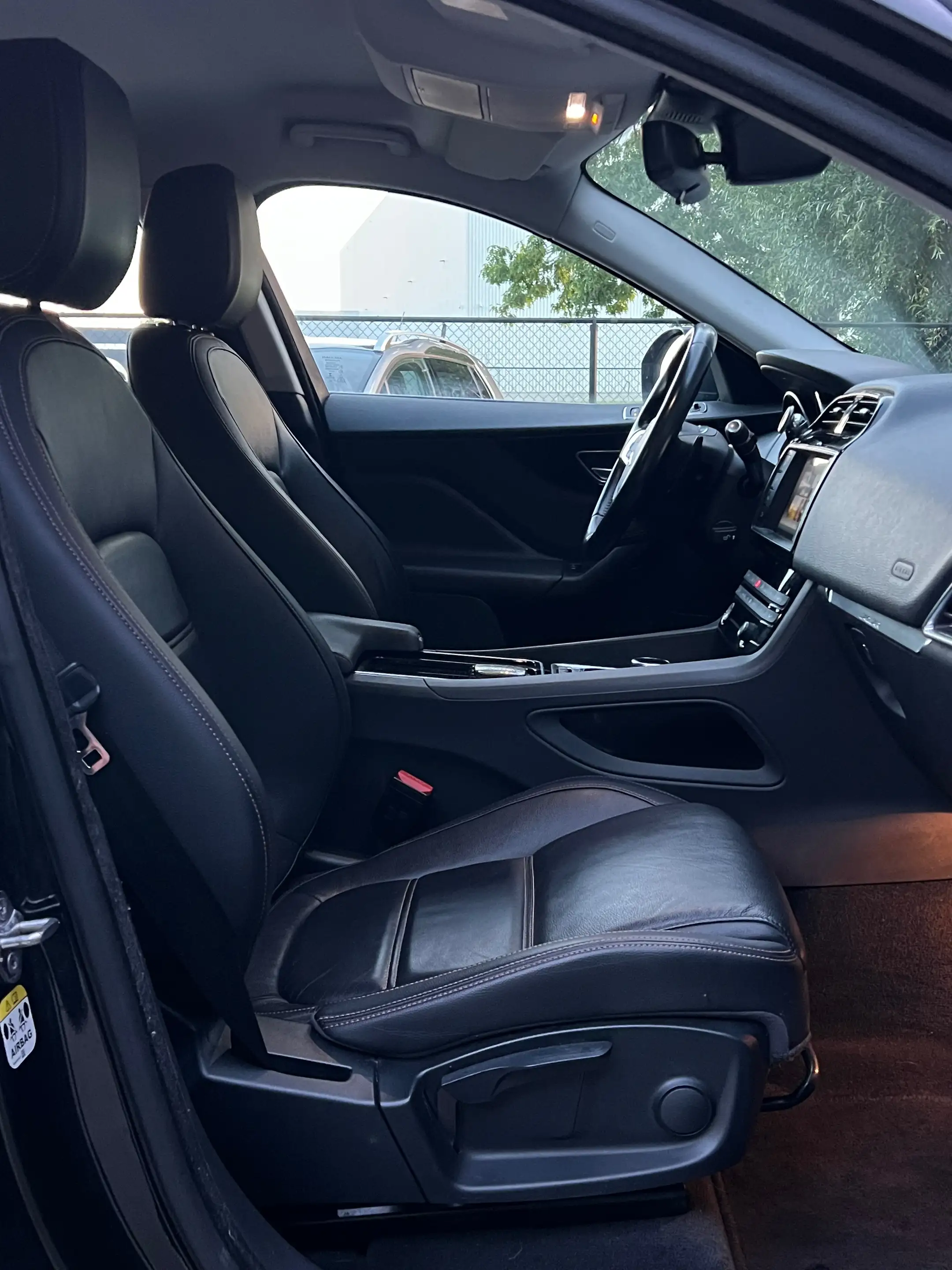 Jaguar F-Pace 2.0 D R-Sport Automatique EUR6B — photo 9