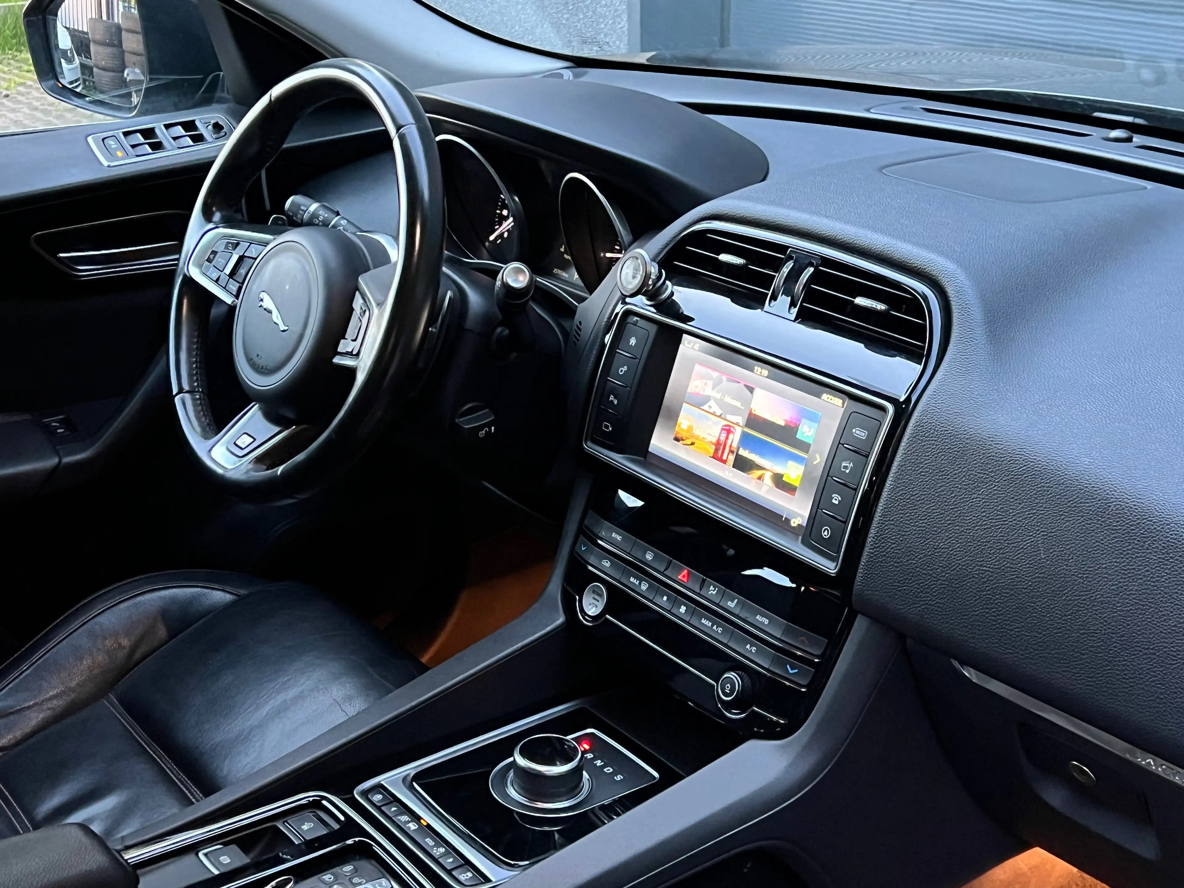 Jaguar F-Pace 2.0 D R-Sport Automatique EUR6B — photo 14