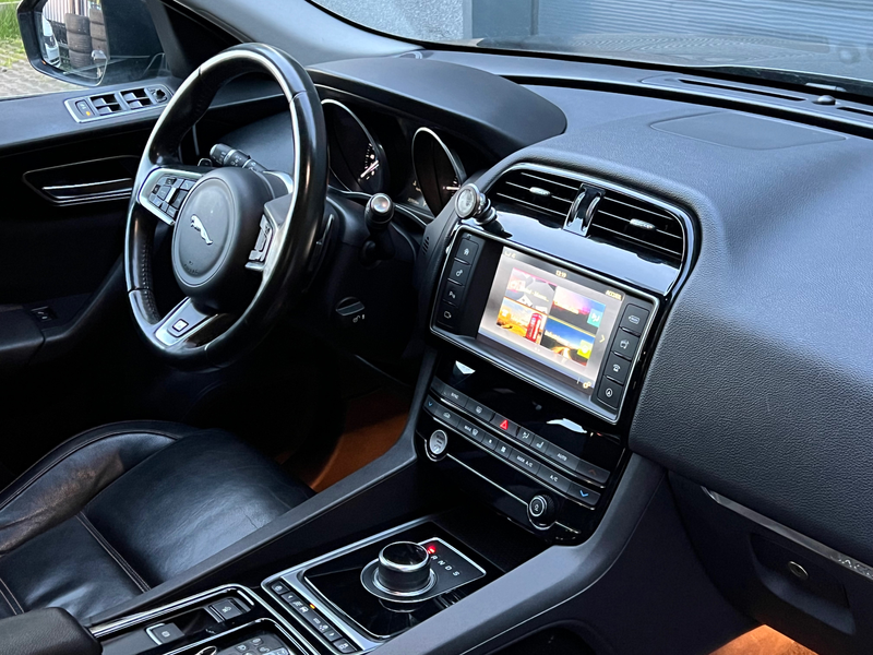Jaguar F-Pace 2.0 D R-Sport Automatique EUR6B — photo 14
