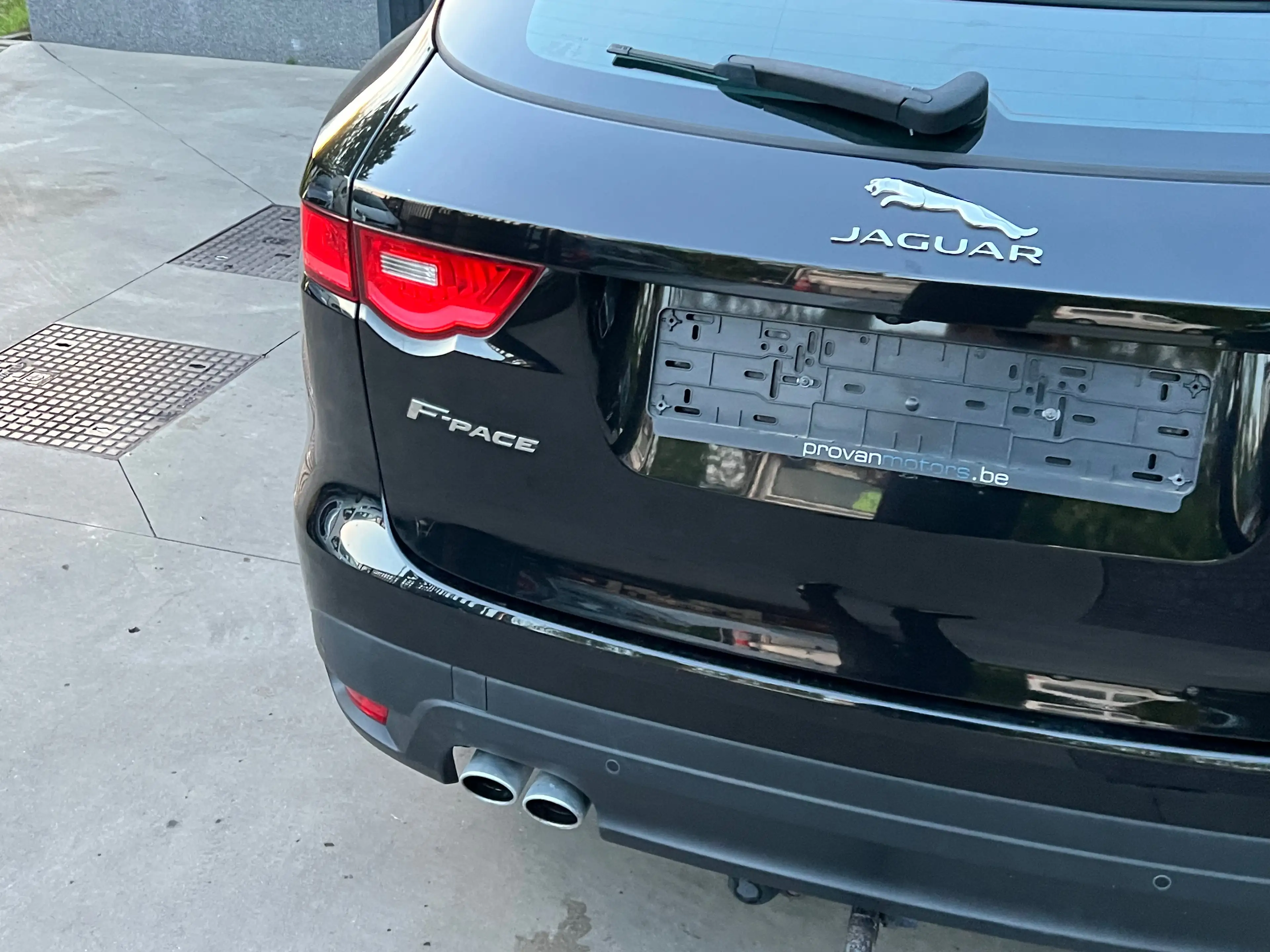 Jaguar F-Pace 2.0 D R-Sport Automatique EUR6B — photo 8