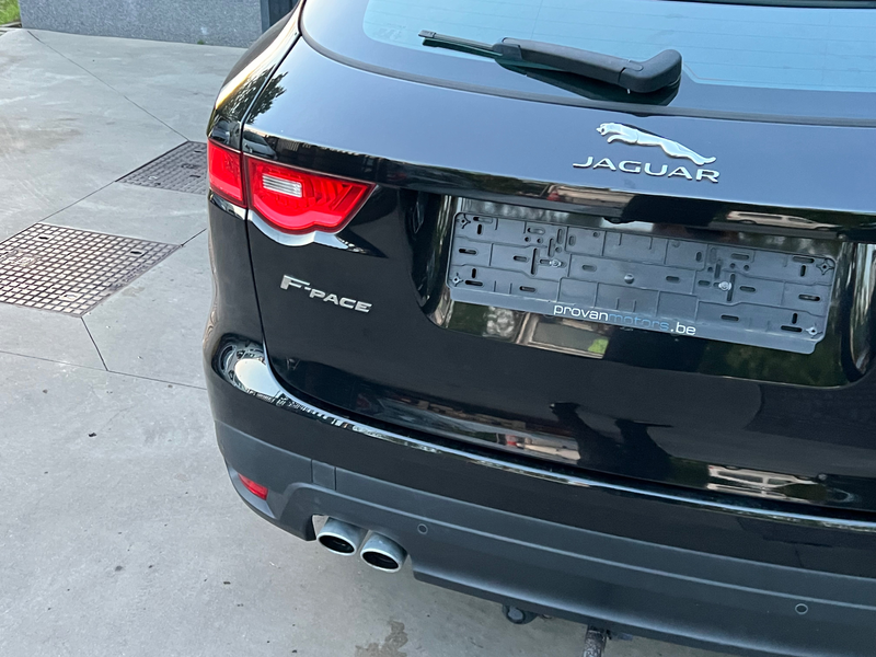 Jaguar F-Pace 2.0 D R-Sport Automatique EUR6B — photo 8