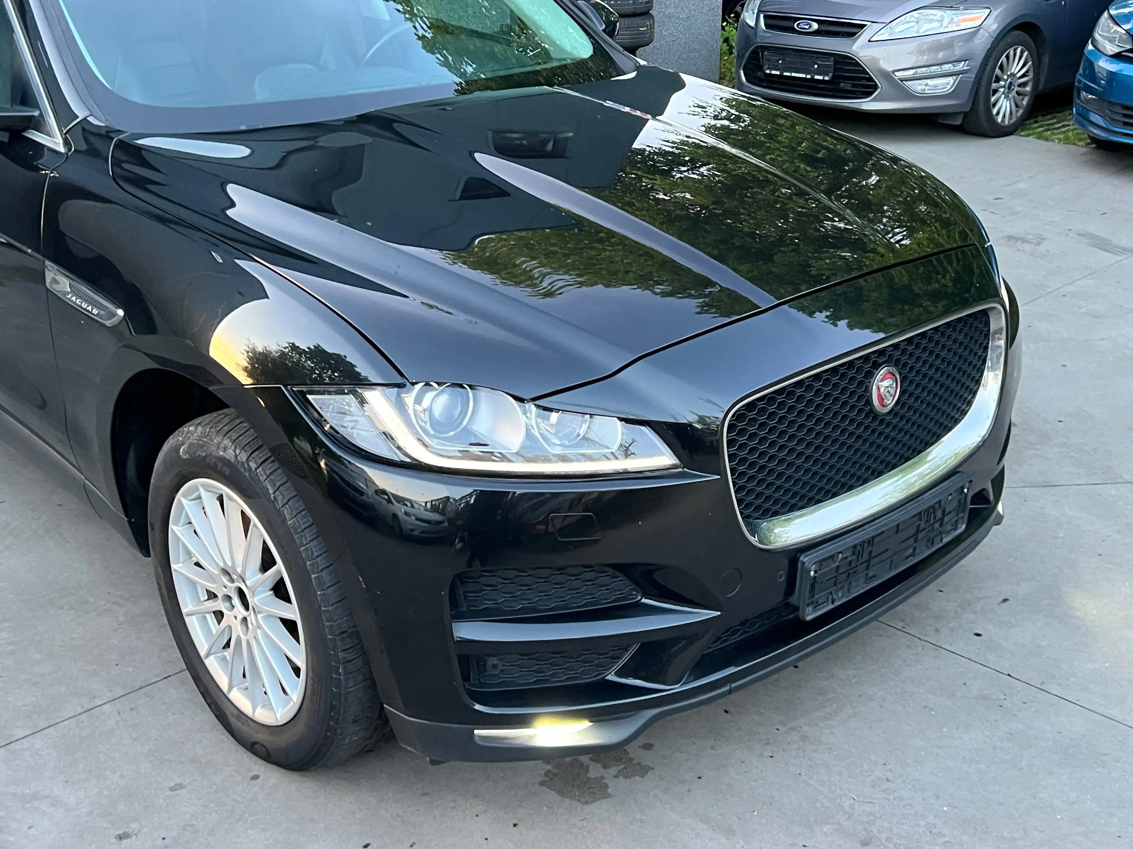 Jaguar F-Pace 2.0 D R-Sport Automatique EUR6B — photo 7
