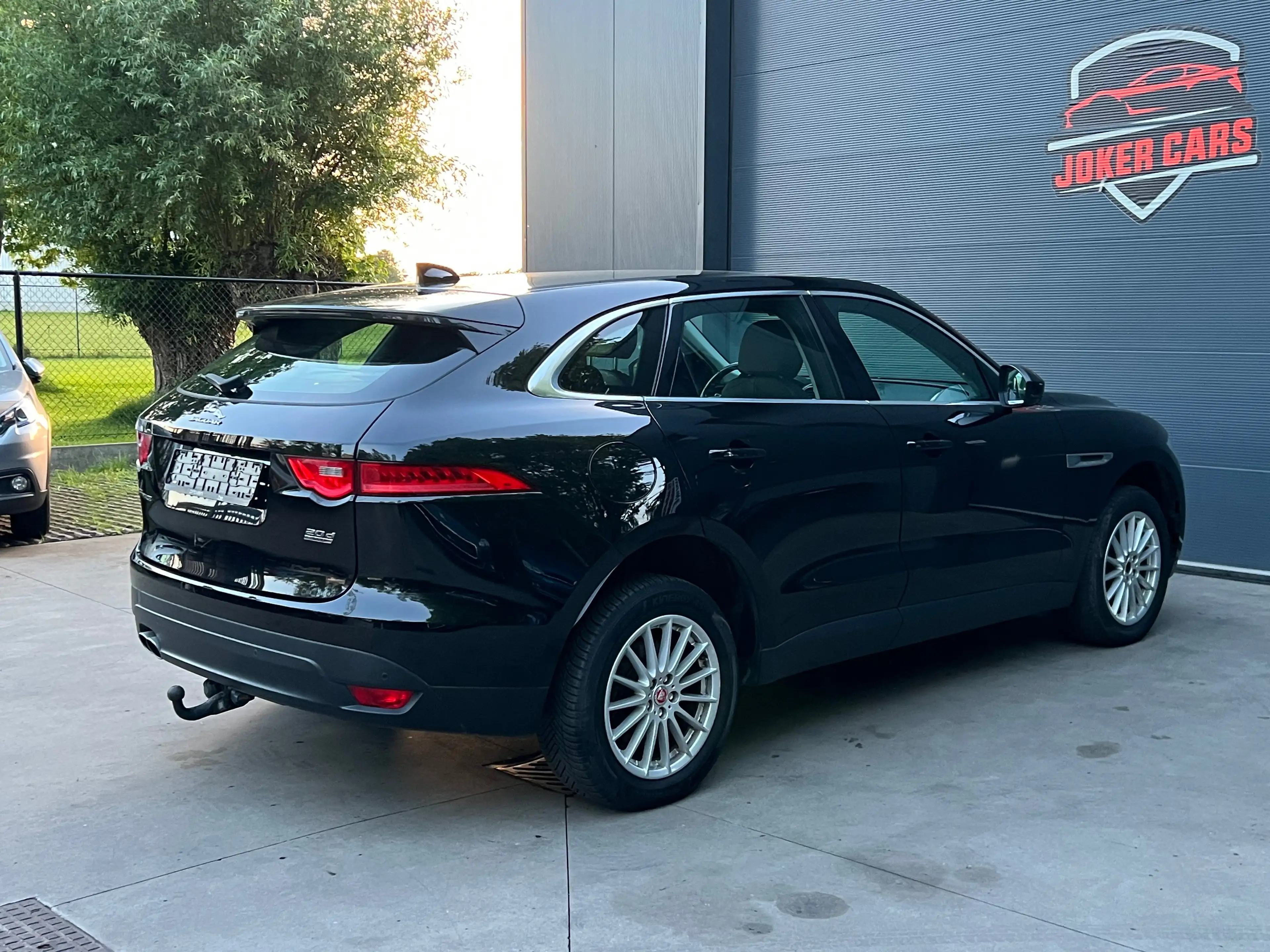 Jaguar F-Pace 2.0 D R-Sport Automatique EUR6B — photo 5