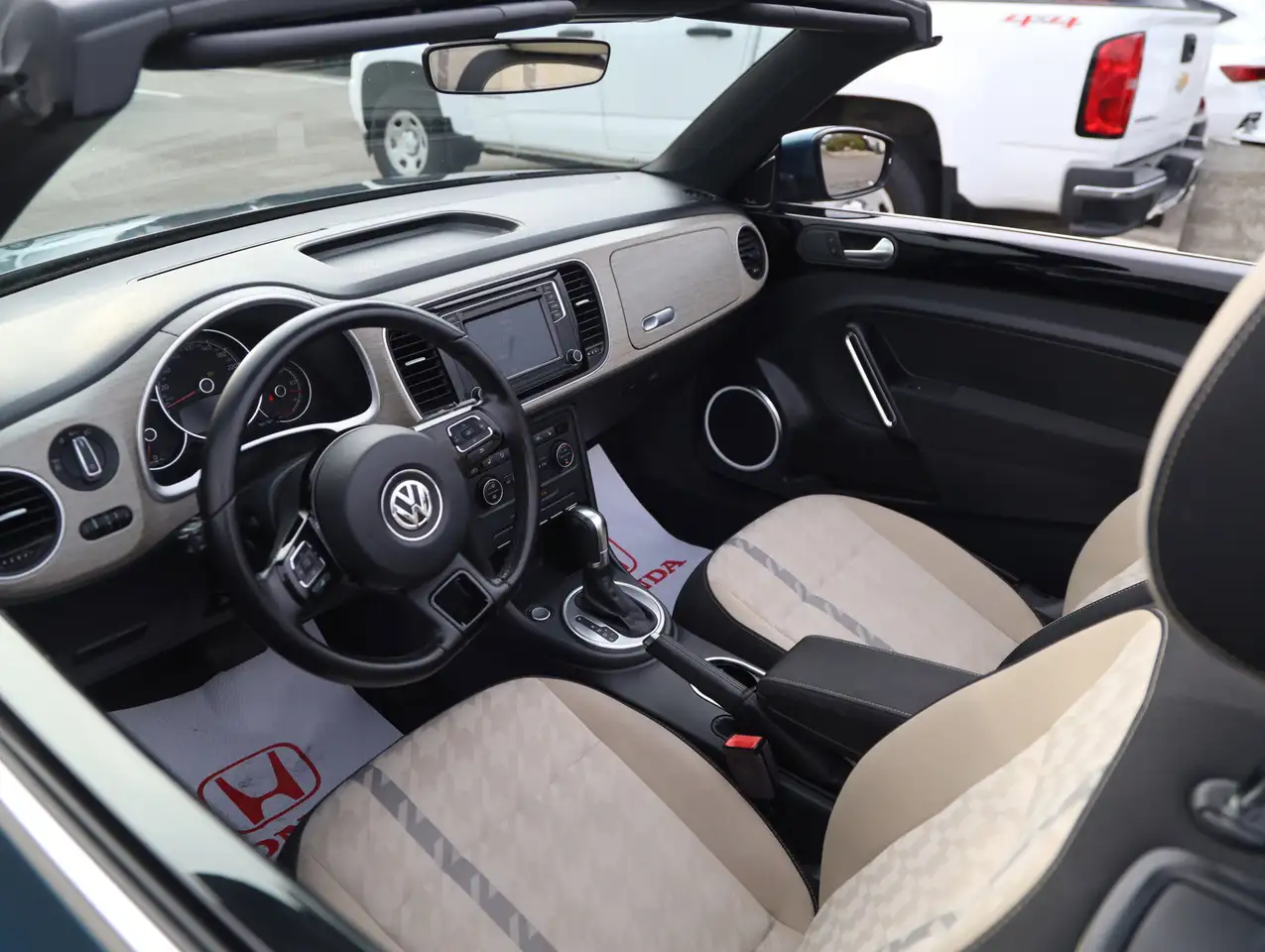 Volkswagen Beetle снимка Volkswagen Beetle