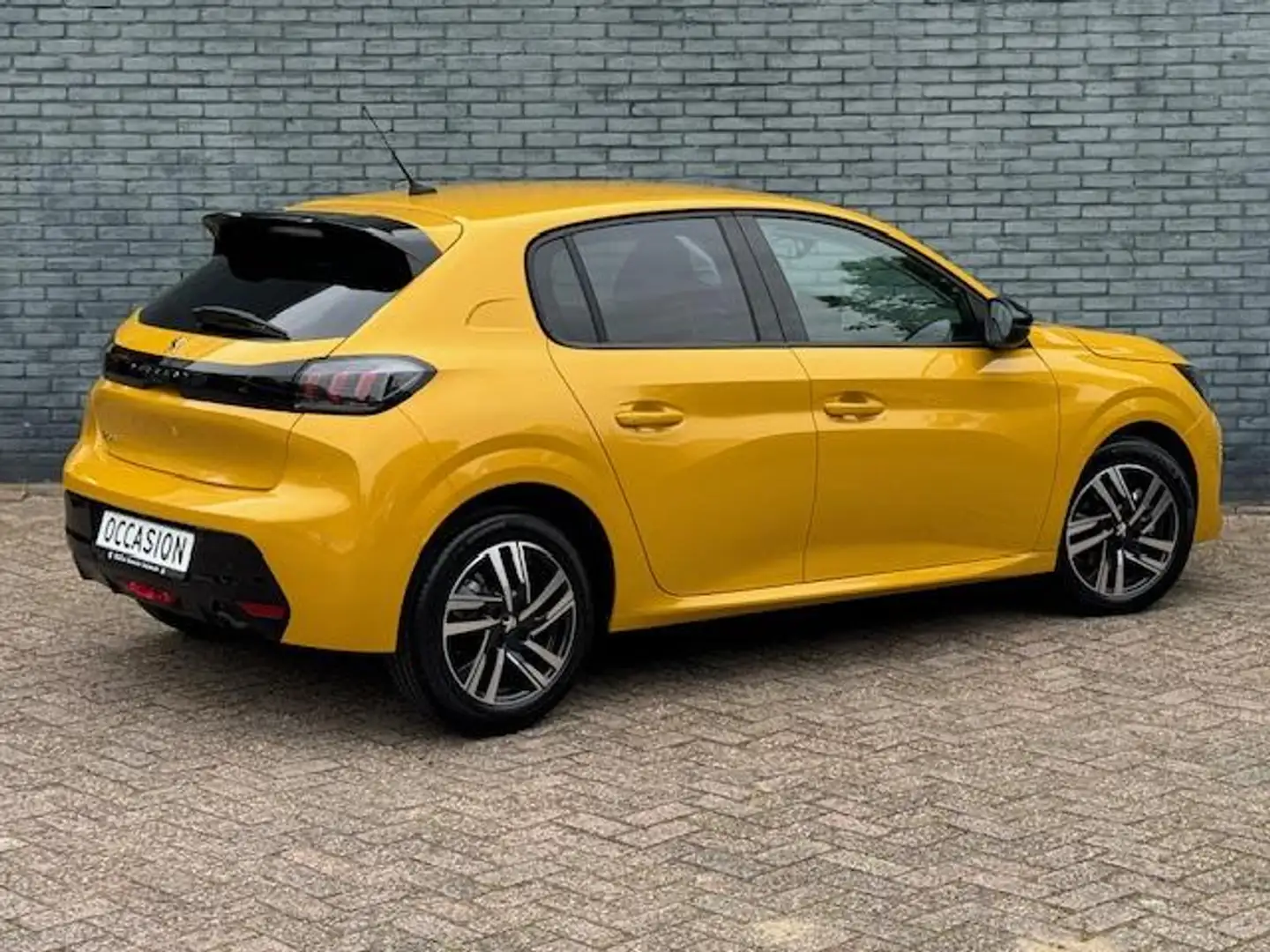 Peugeot 208 1.2 PureTech Allure Pack I INCL. € 850,00 AFL.KOST Geel - 2