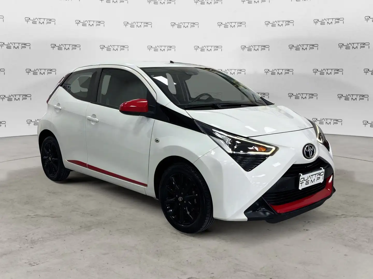Toyota Aygo Aygo Connect 1.0 VVT-i 72 CV 5 porte x-play Bianco - 1