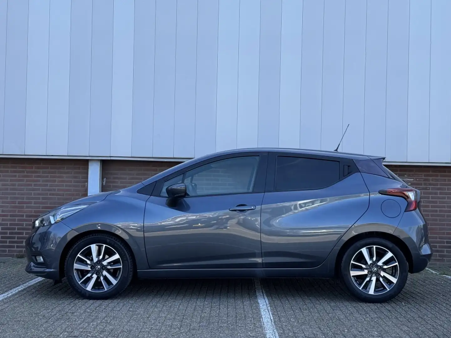 Nissan Micra 0.9 IG-T N-Connecta Grijs - 2