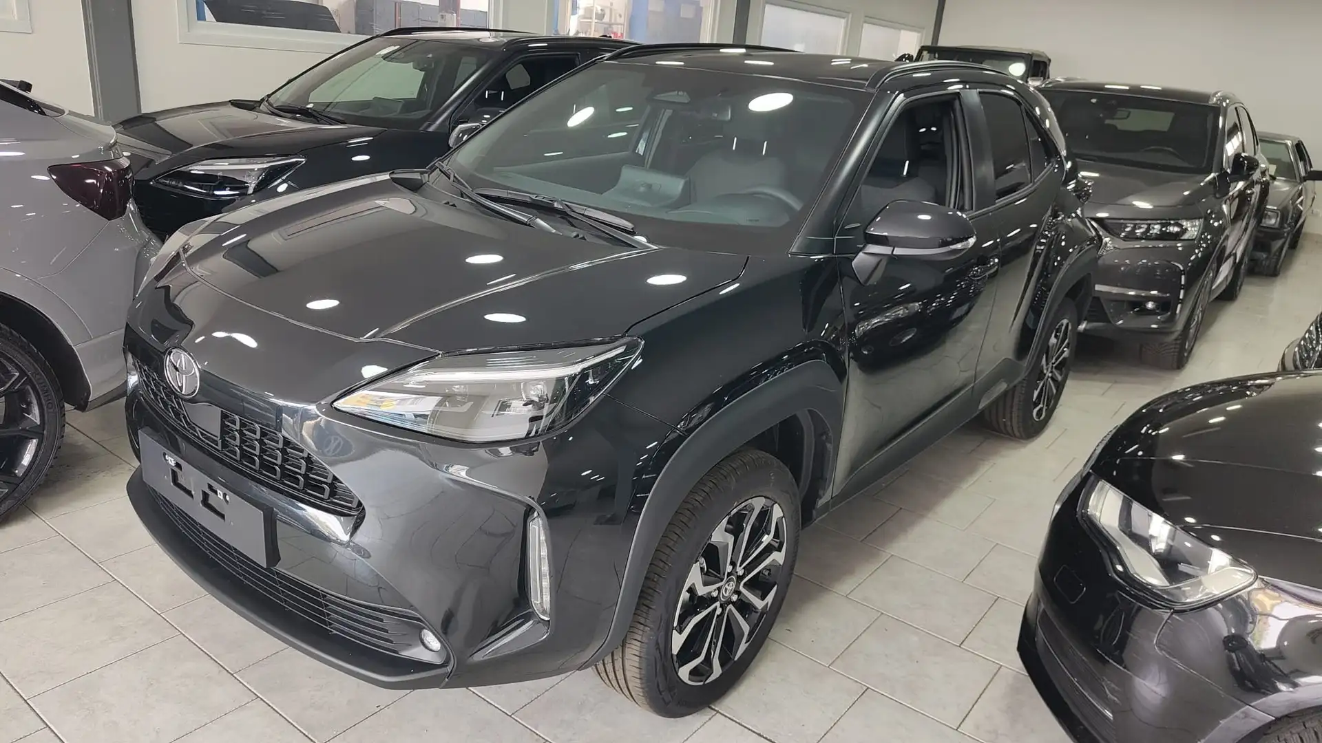 Toyota Yaris Cross 1.5h Trend awd-i 130cv e-cvt Noir - 2
