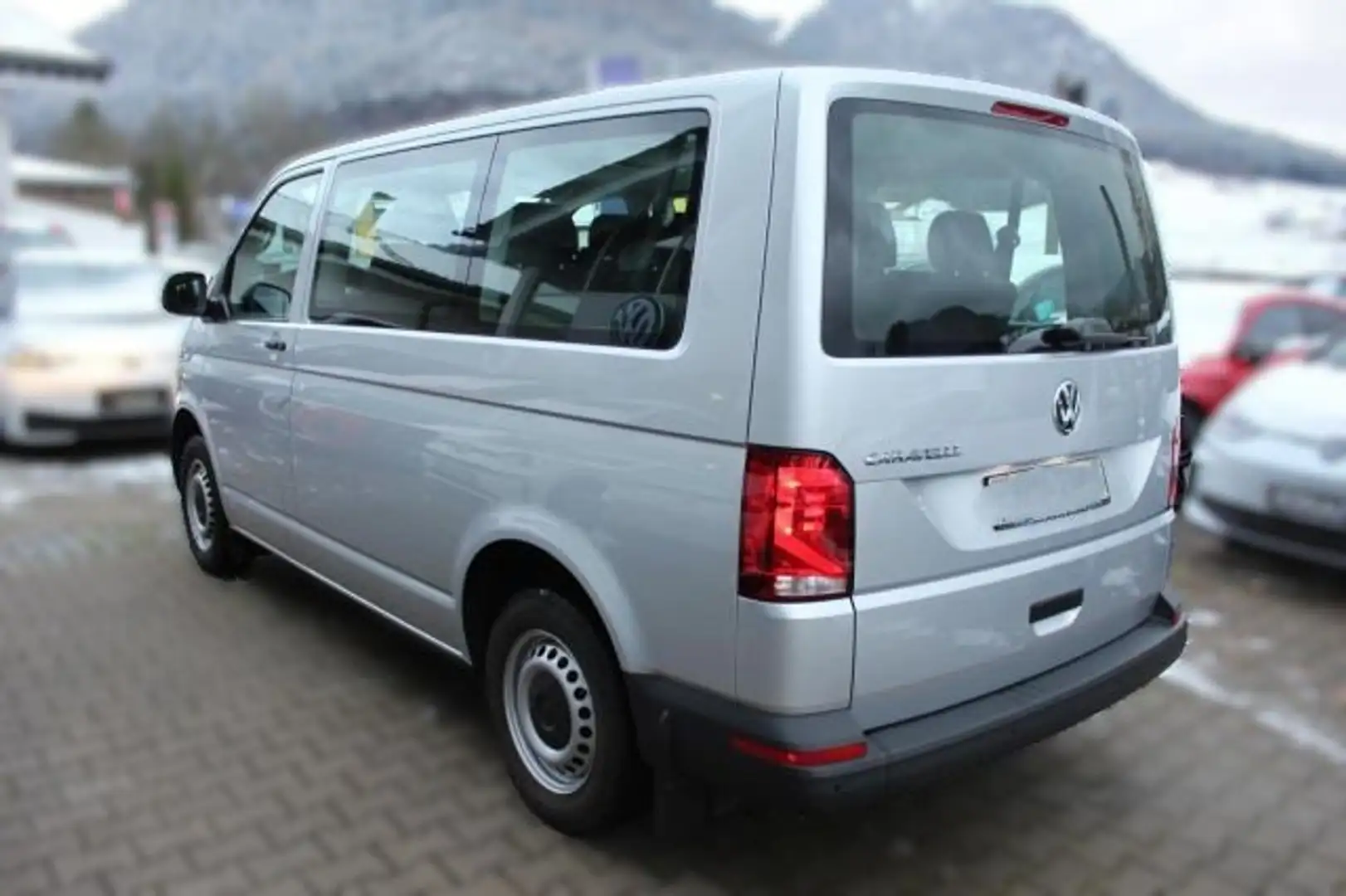 Volkswagen T6.1 Caravelle 2.0 TDI DSG Trendline Plateado - 2