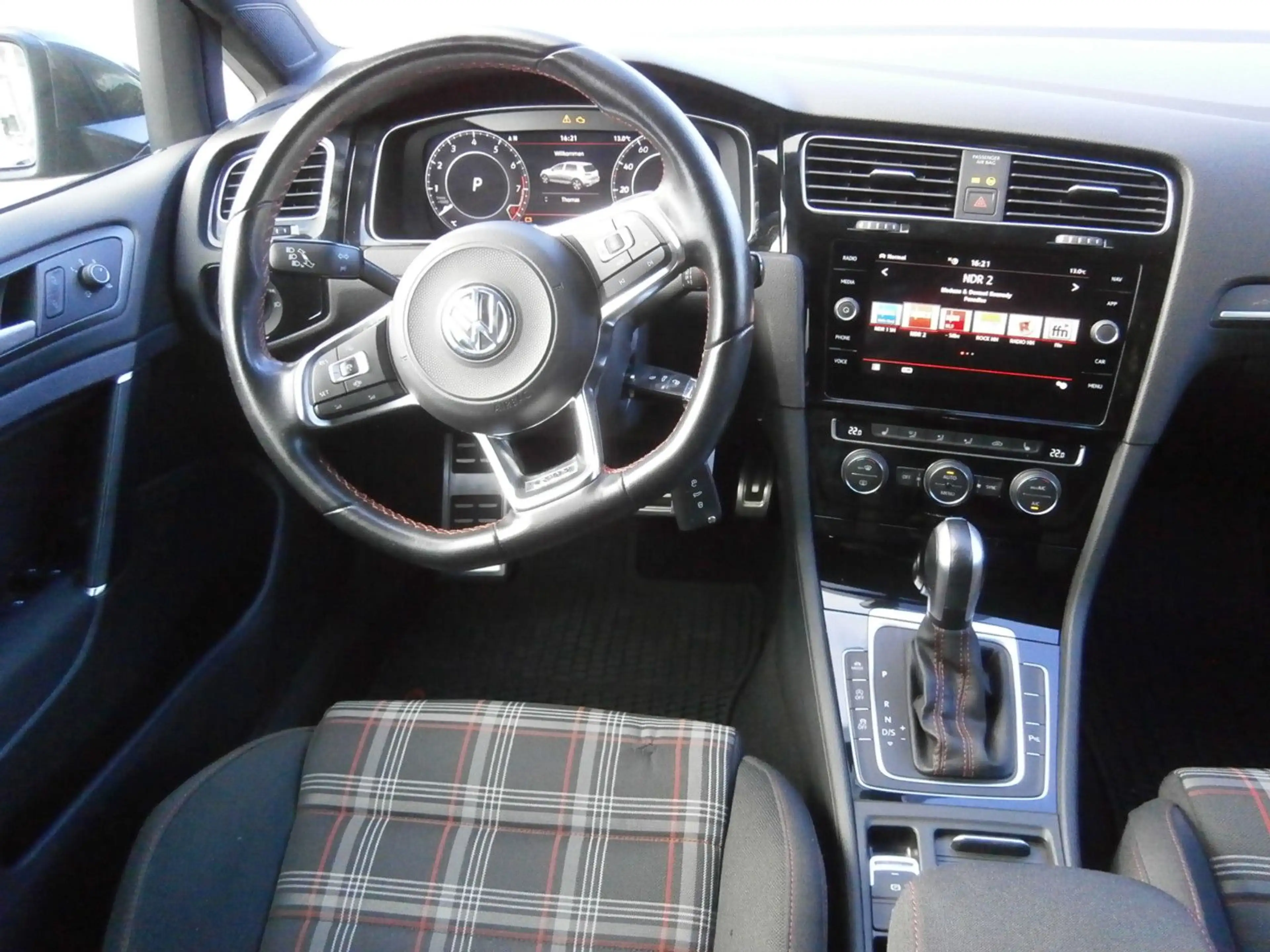 Volkswagen Golf VII GTI Performance 2.0 TSI, DSG — photo 8
