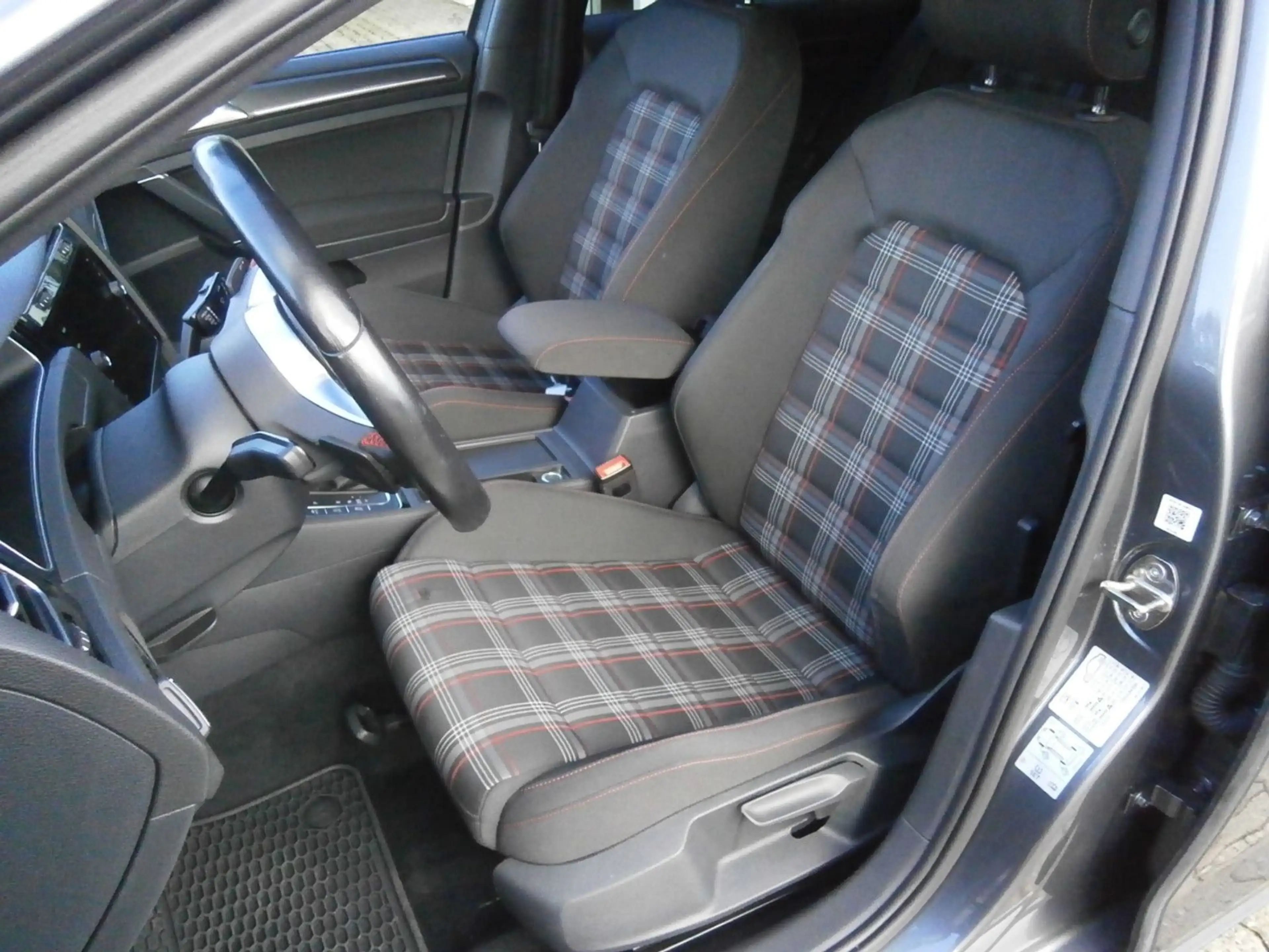 Volkswagen Golf VII GTI Performance 2.0 TSI, DSG — photo 5
