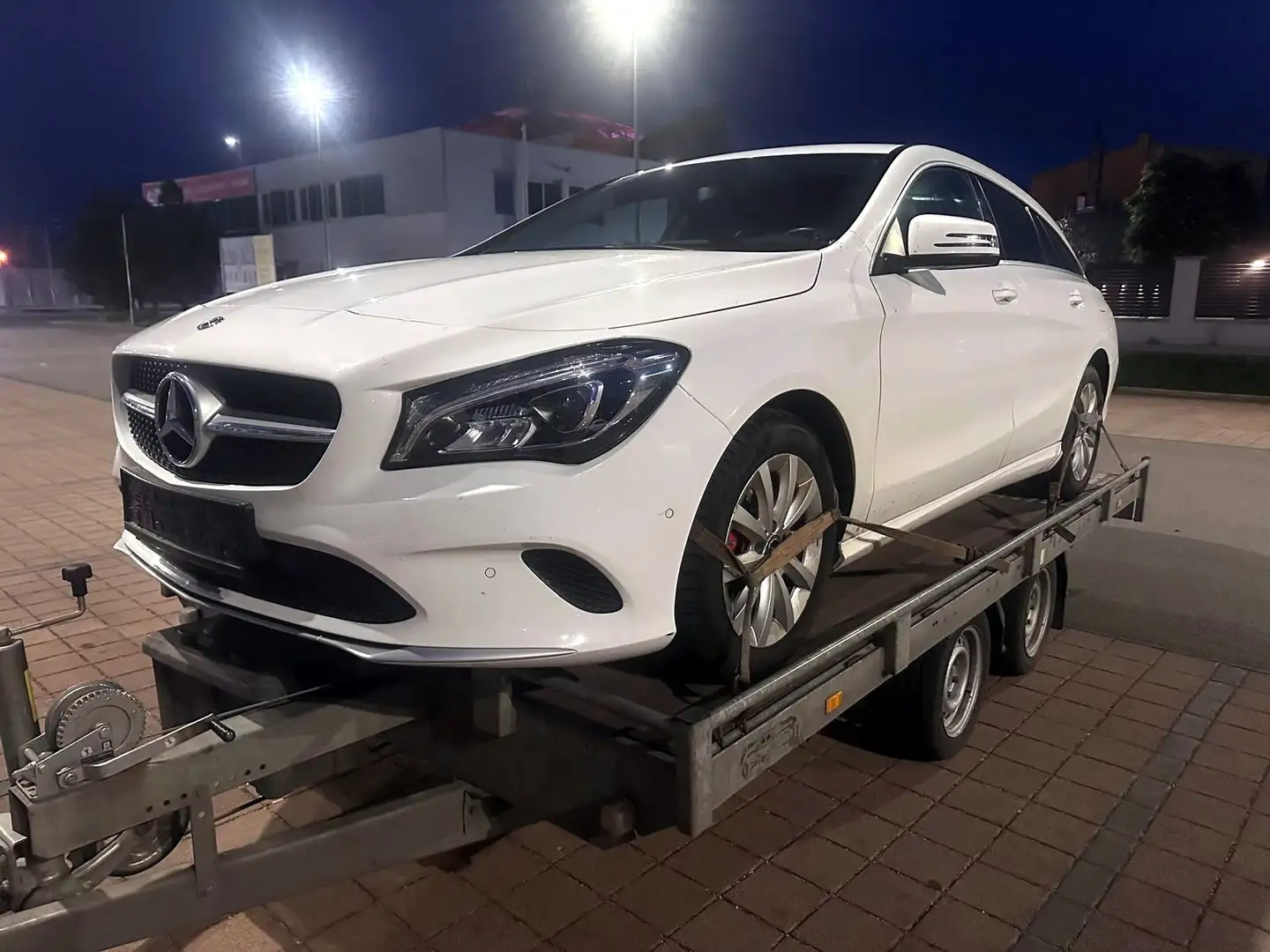 Mercedes-Benz CLA 200 d Automatik (Turboschaden!!) Parkhilfe Sitzheizung Weiß - 1