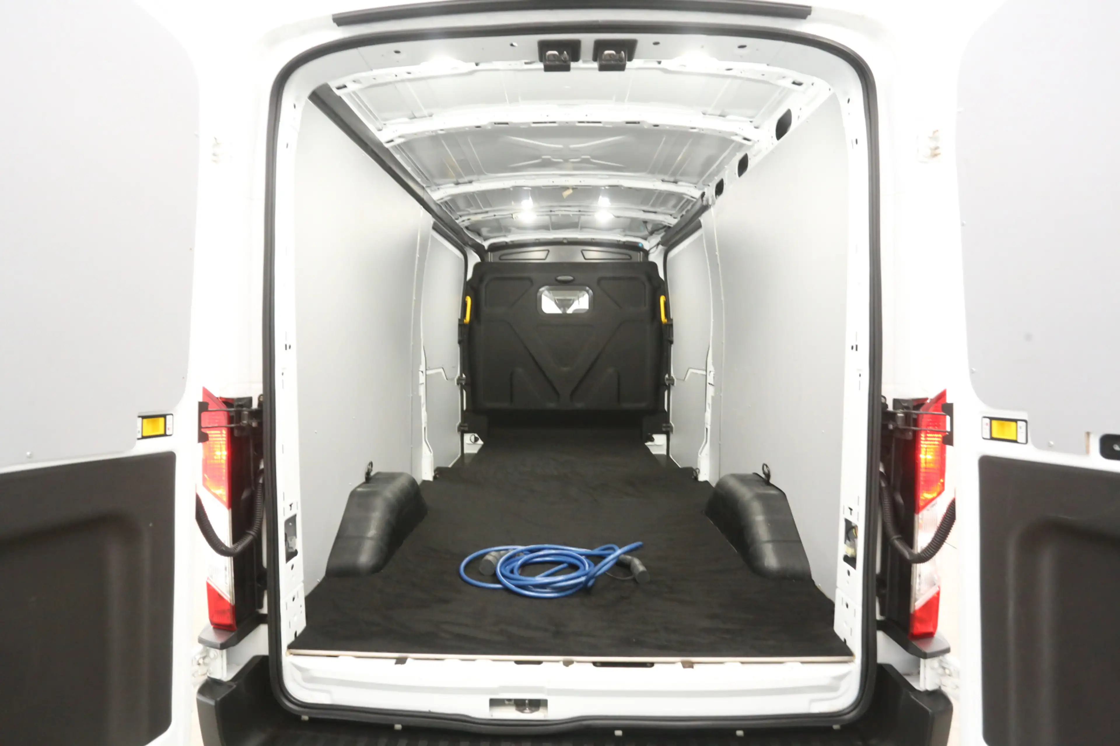 Ford E-Transit 68 kWh L3H2 | Snelladen | SOH 95% | Clima | Camera — photo 3