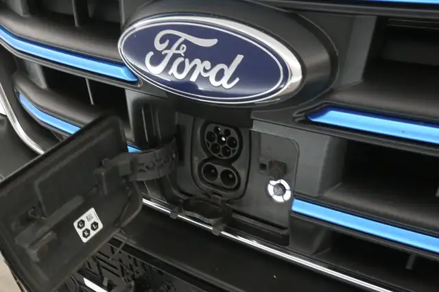 Ford E-Transit view 9