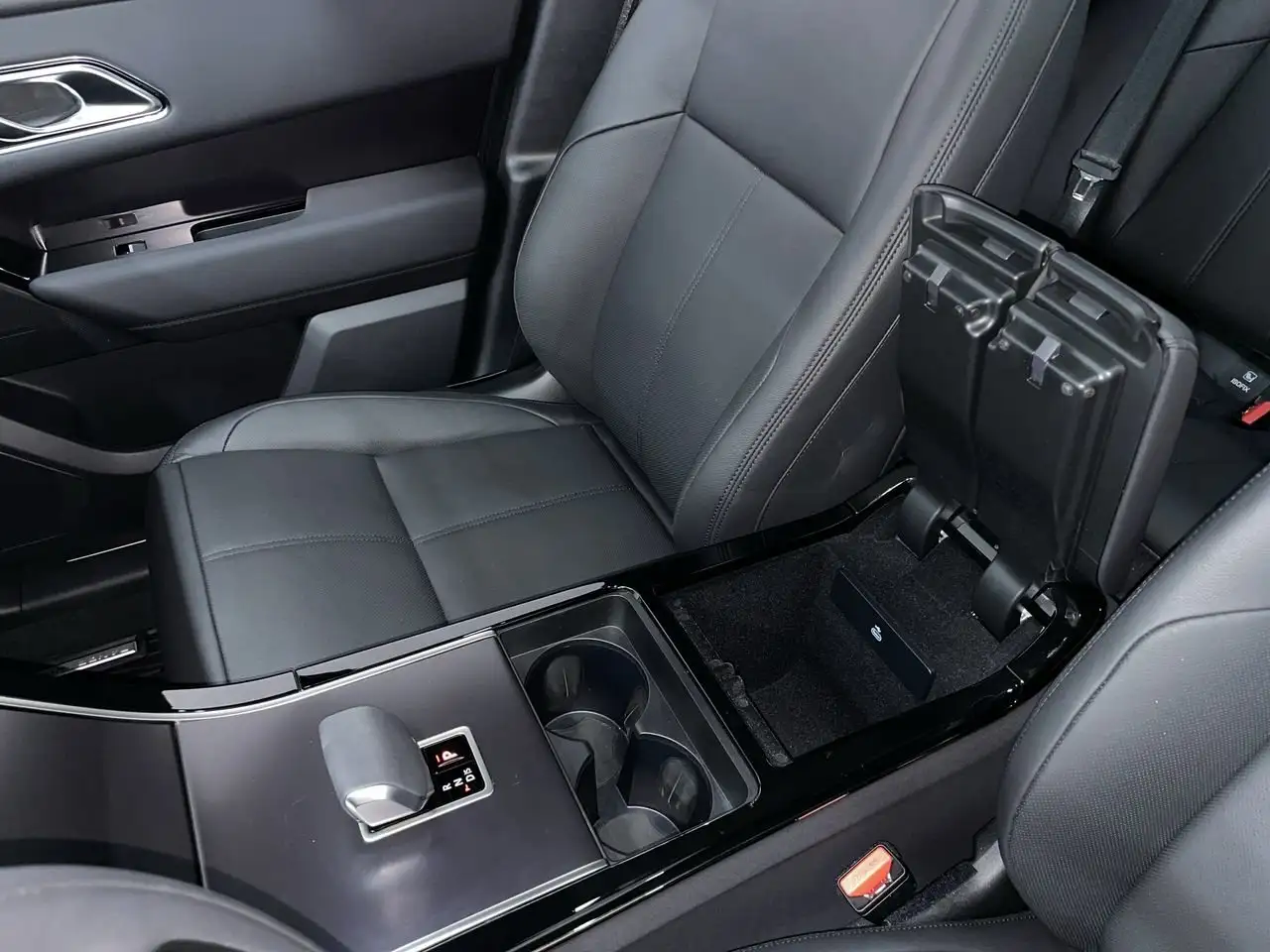 Land Rover Range Rover Velar снимка Land Rover Range Rover Velar