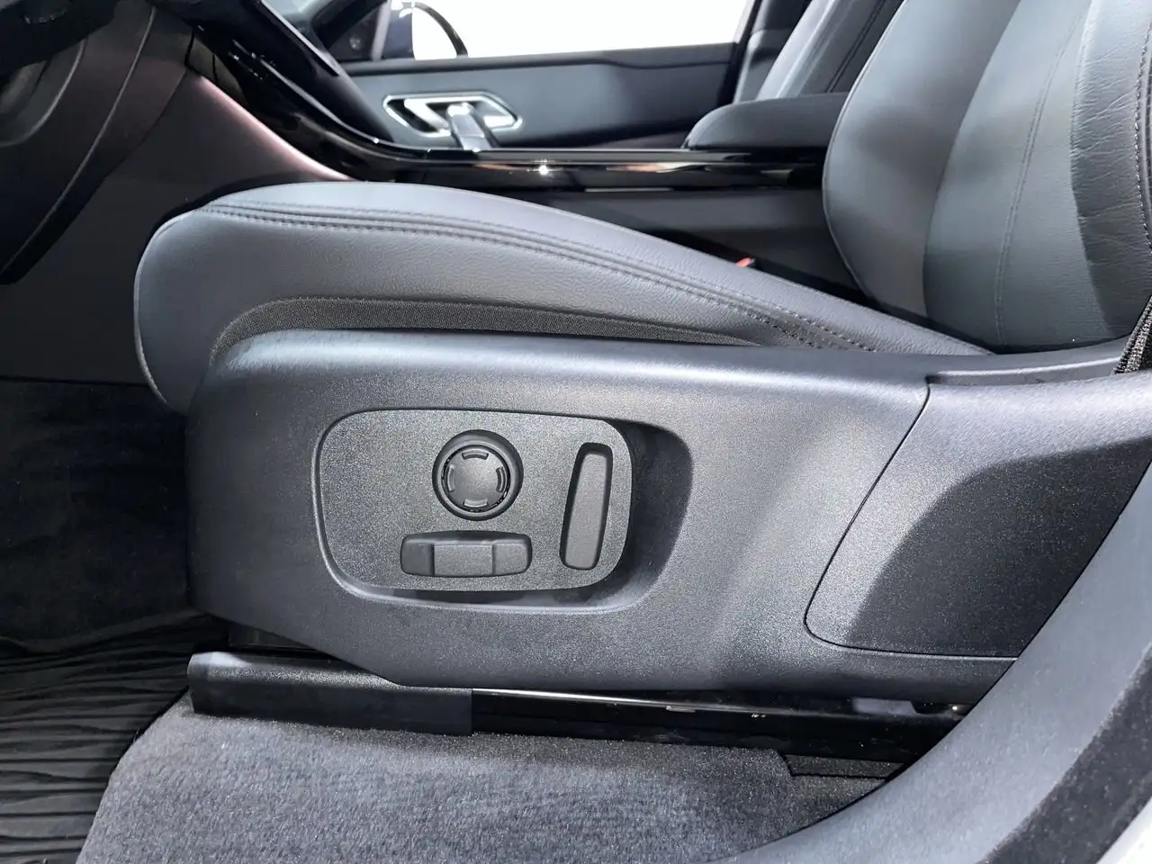 Land Rover Range Rover Velar снимка Land Rover Range Rover Velar