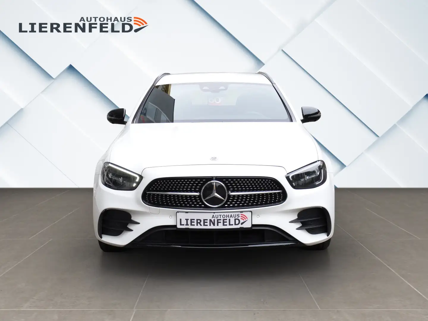 Mercedes-Benz E 300 de T AMG Line Night Paket Weiß - 2