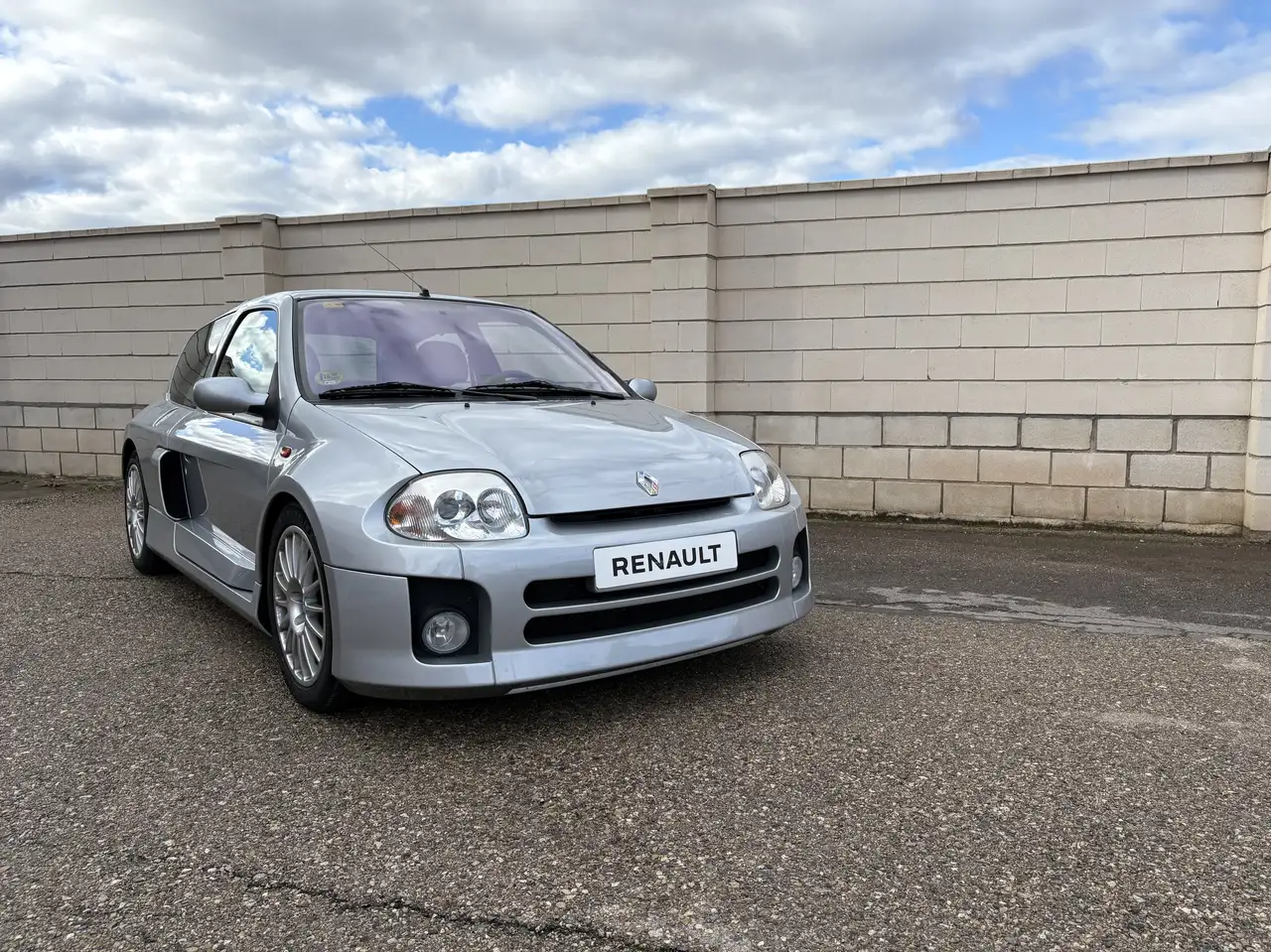 Renault Clio 3.0 V6 Sport, foto 1