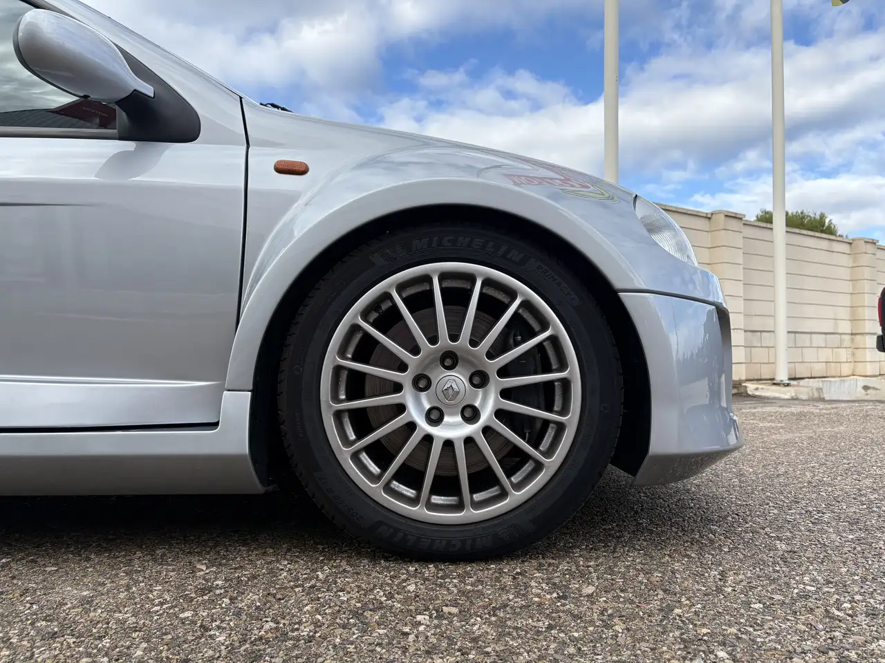 Renault Clio 3.0 V6 Sport, foto 3
