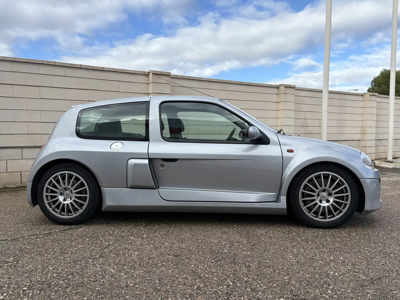 Renault Clio 3.0 V6 Sport, foto 2