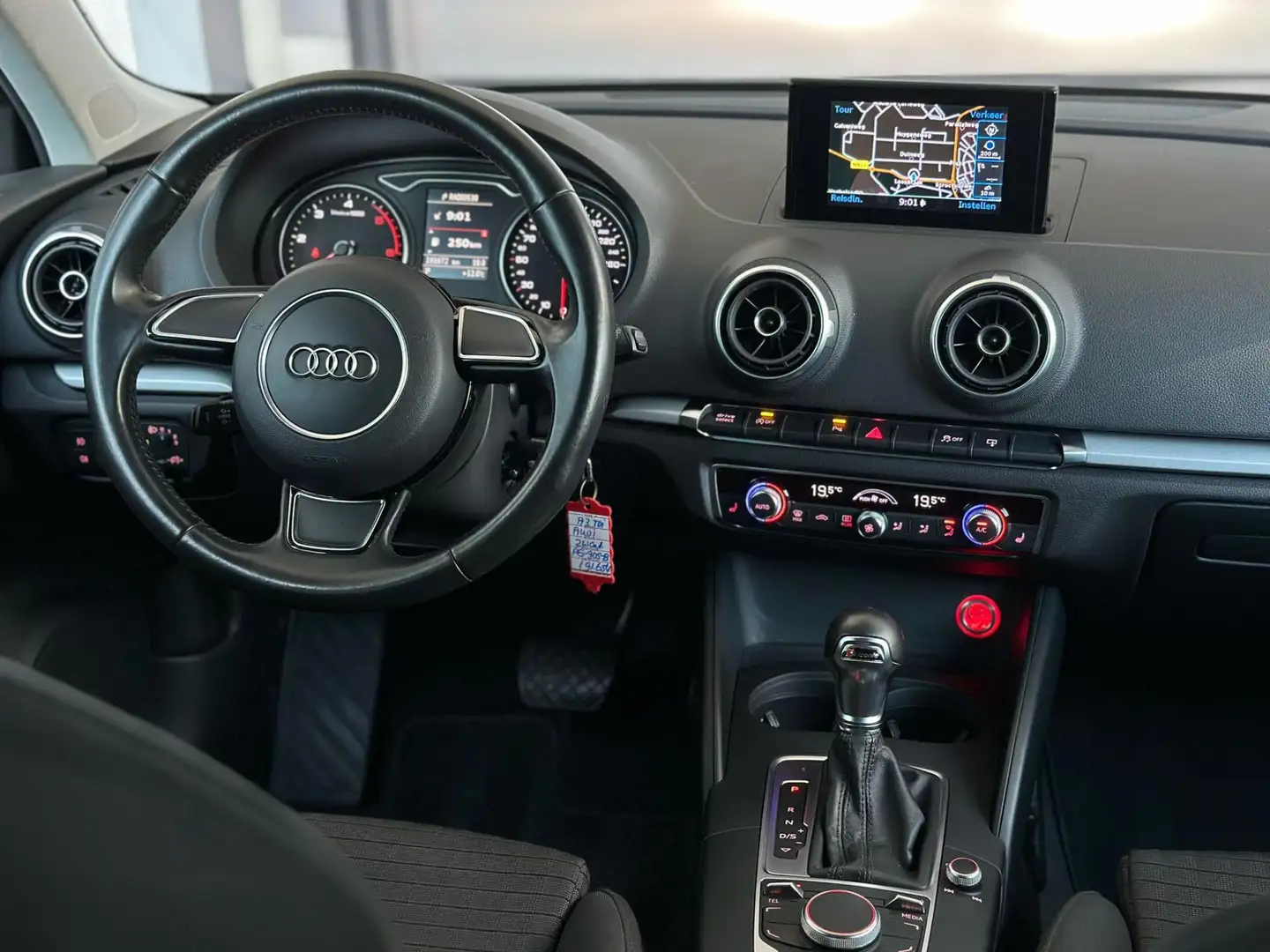 Audi A3 Sportback 1.6 TDI AUTOMAAT Adrenalin Sport, naviga Schwarz - 2