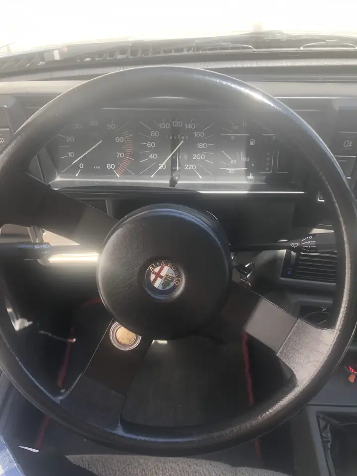 Alfa Romeo 75 1.6, foto 1