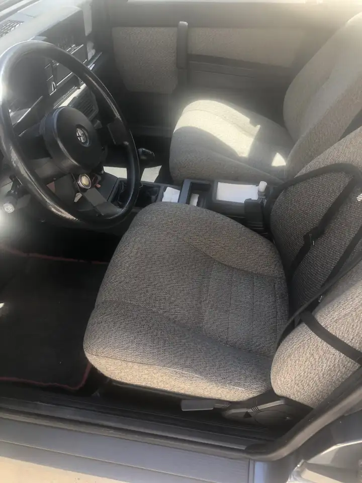 Alfa Romeo 75 1.6, foto 4