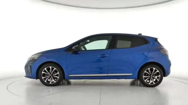 Renault Clio view 2