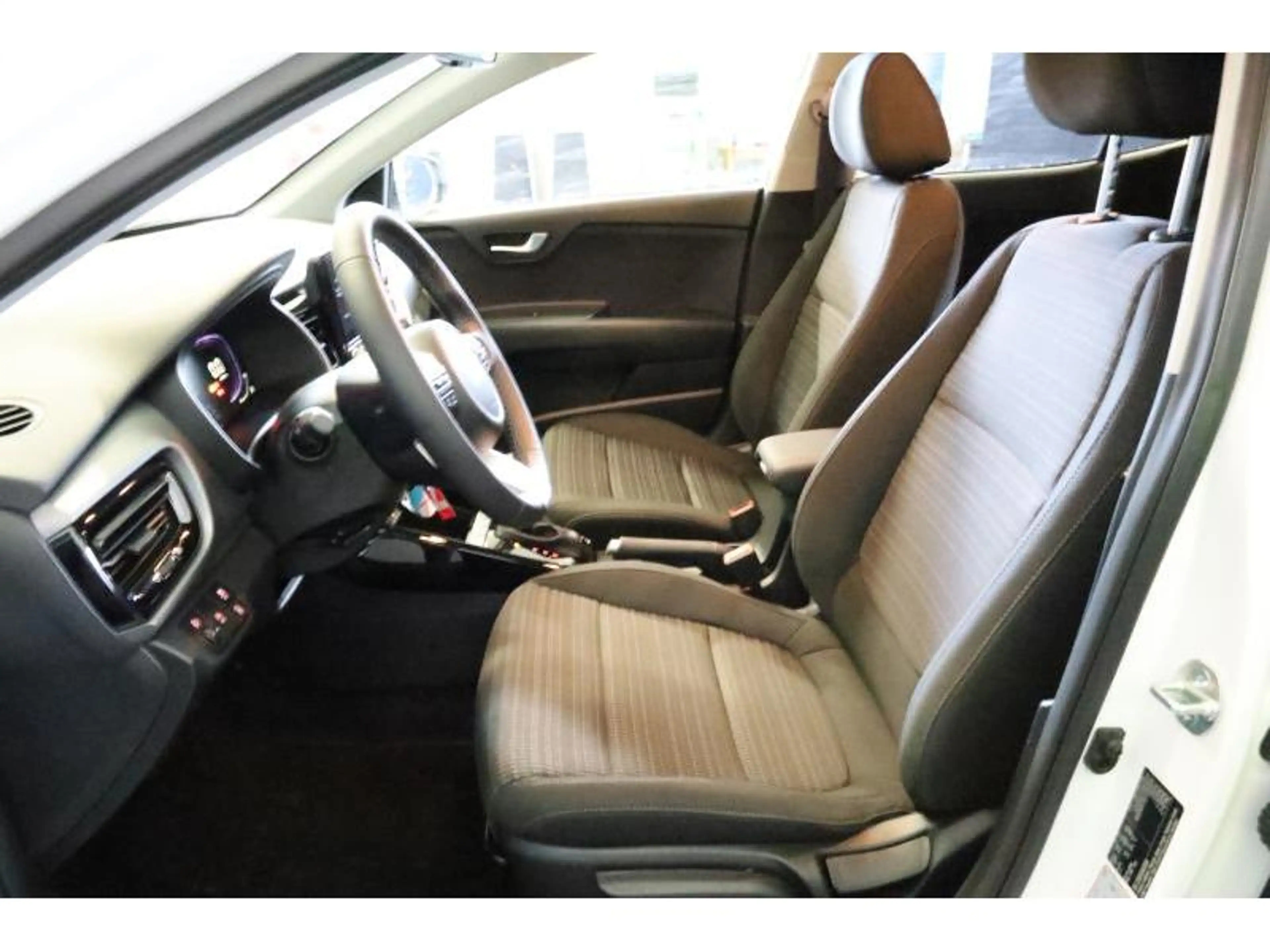 Kia Stonic MY25 — photo 4