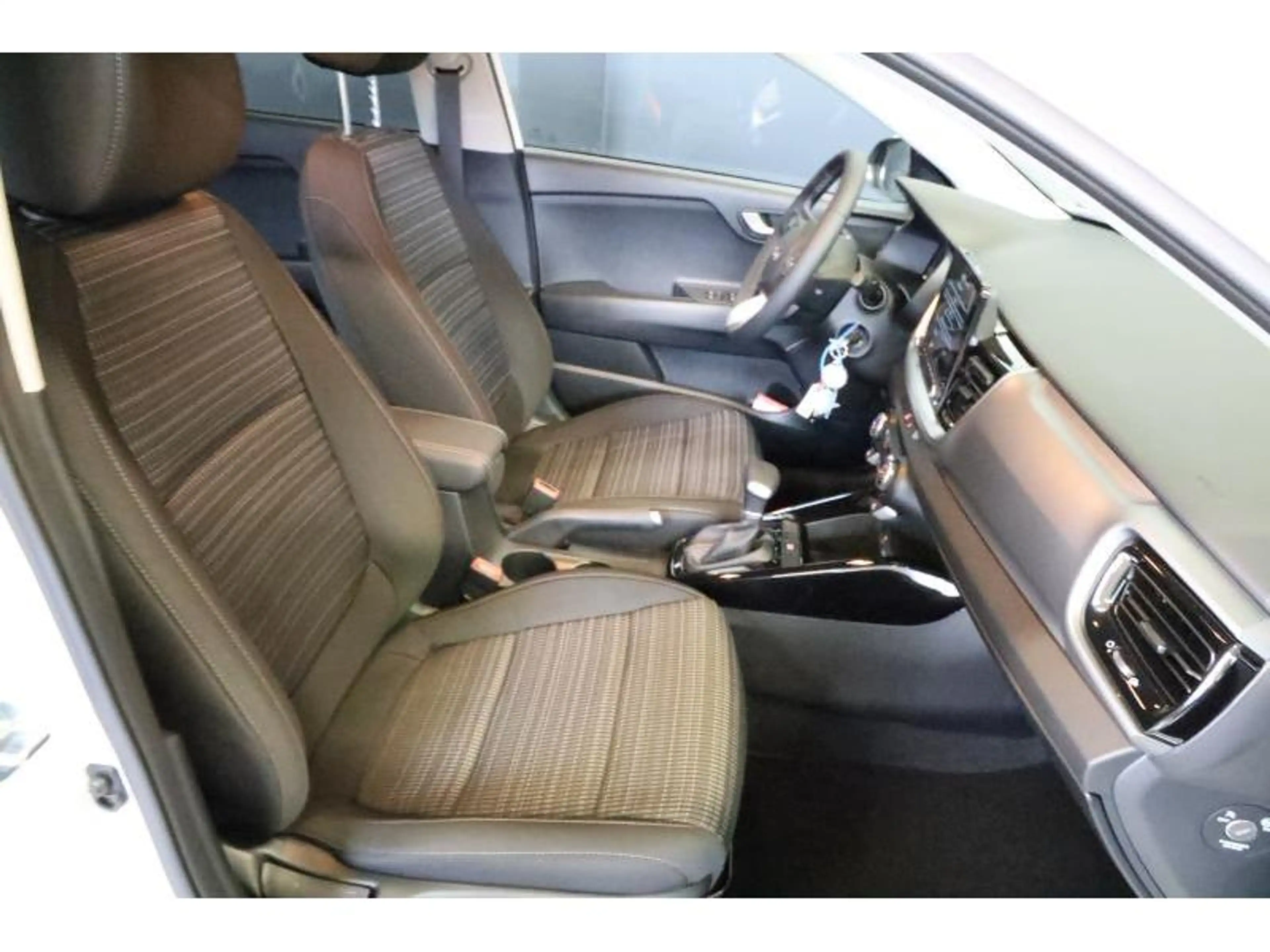 Kia Stonic MY25 — photo 10