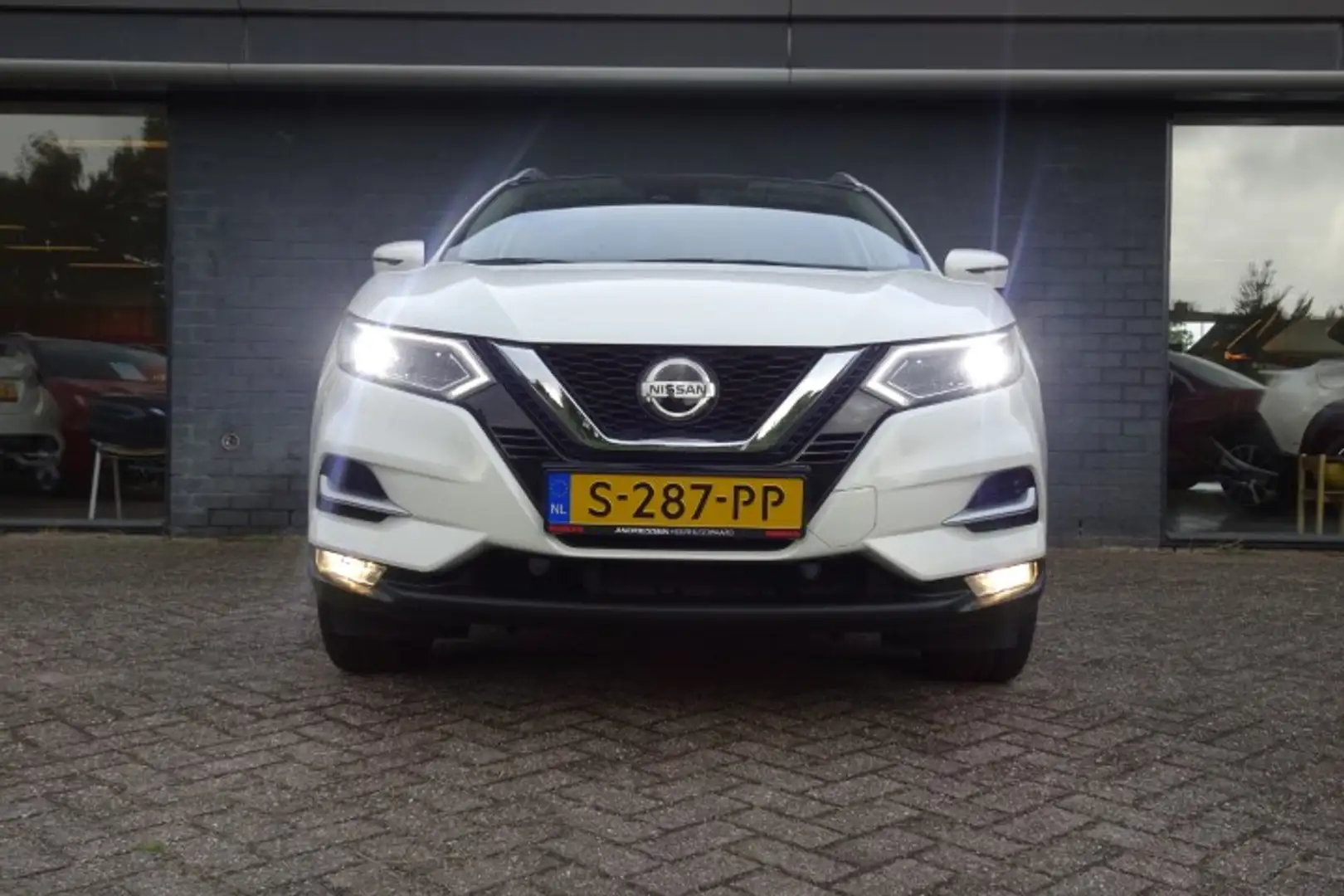 Nissan Qashqai 1.3 DIG-T DCT 160pk Premium Edition [Trekhaak + Pa Wit - 2