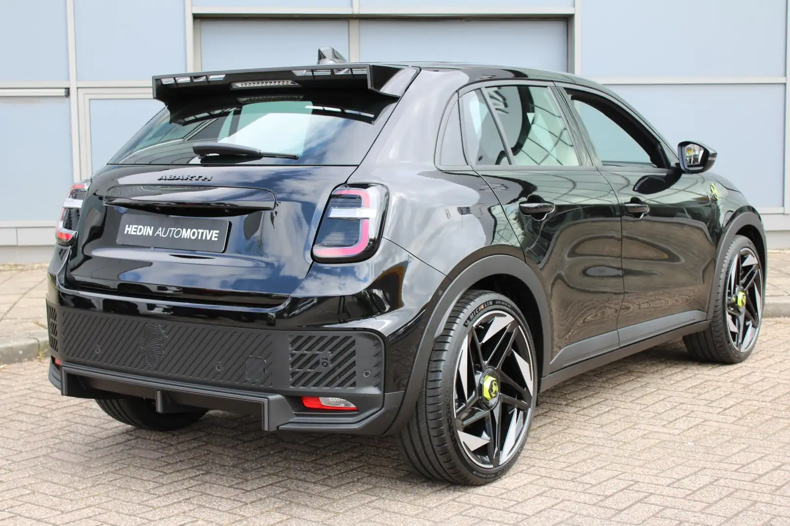 Fiat 600e Abarth Turismo 240pk 54 kWh | Sabelt sportstoelen Fekete - 2