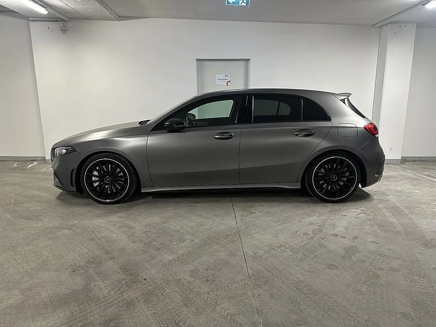 Mercedes-Benz A 35 AMG 4MATIC Aut. Grau - 1