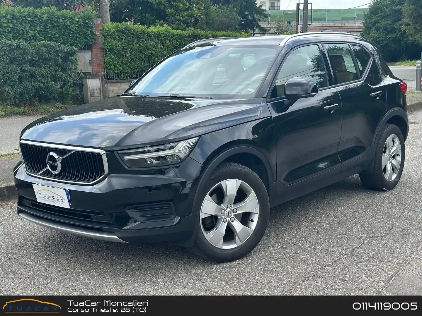 Volvo XC40 Momentum D3 Noir - 1