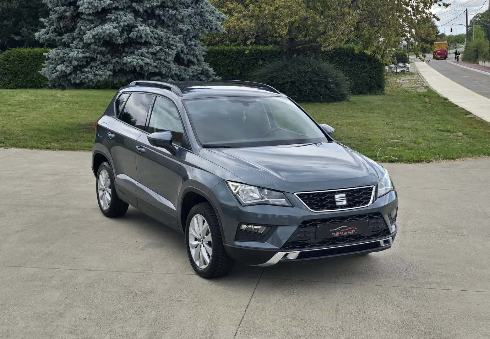 SEAT Ateca 1.6 TDI ** KeyLess ** Park Pilot ** Garantie 12M Gris - 1