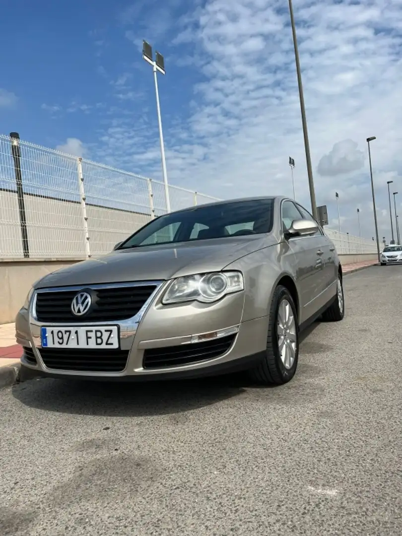 Volkswagen Passat Variant 1.6 FSI Advance - 1