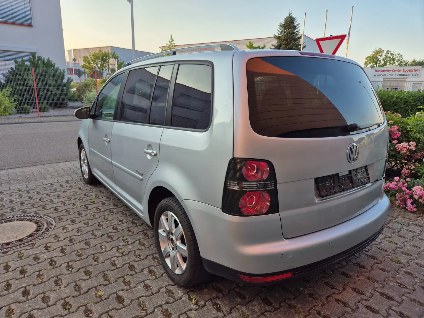Volkswagen Touran Freestyle 1,9 Ltr 2.Hand-Klima-Navi-7Sitze Gümüş rengi - 2