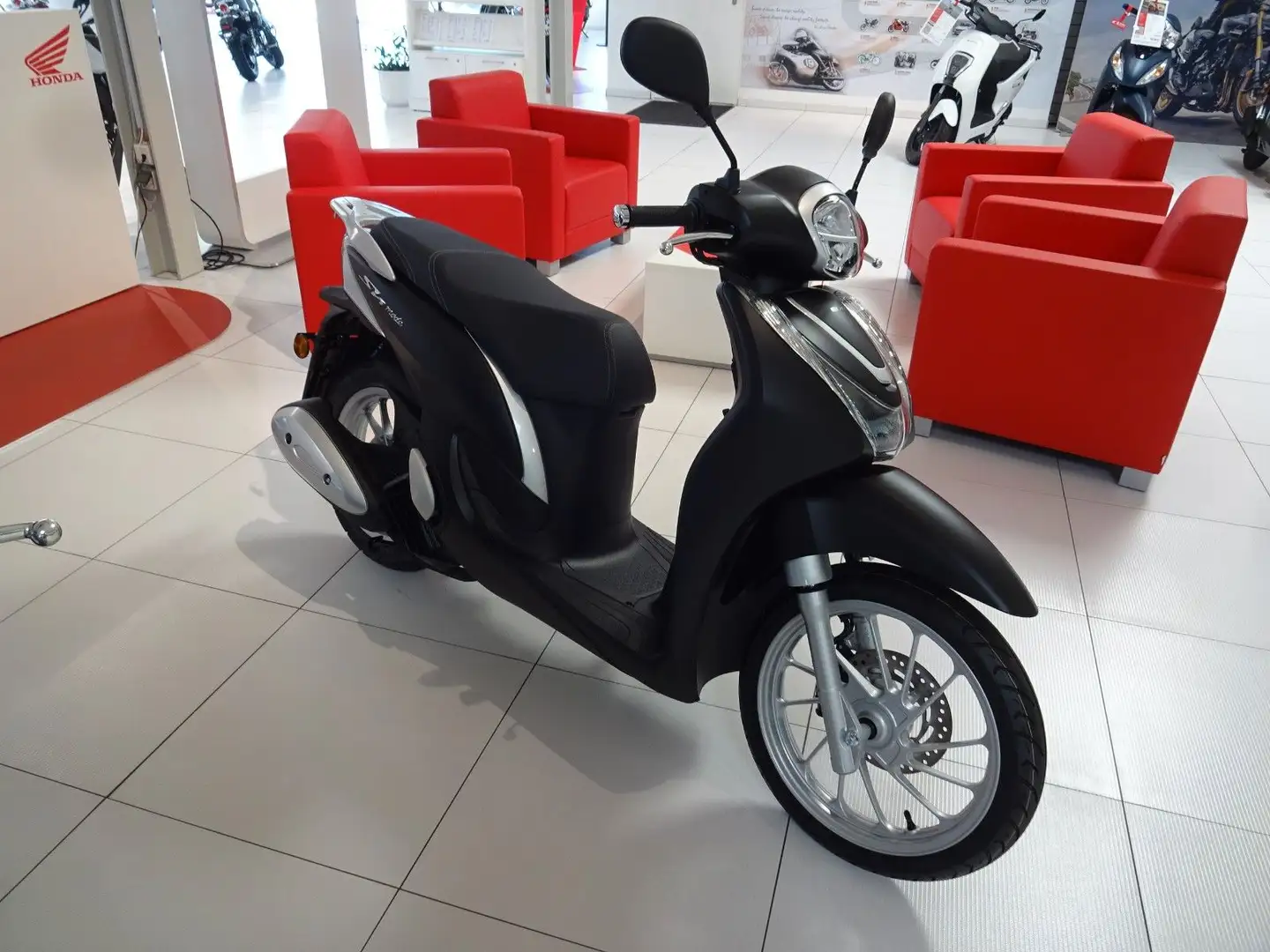Honda SH Mode 125 Zwart - 1